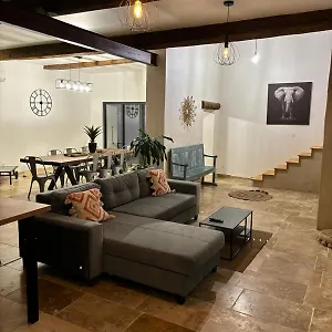  Hébergement de vacances Maison De Charme Avec Piscine France